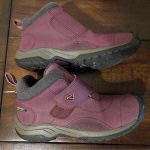 Keen girls waterproof snow boots size 2
